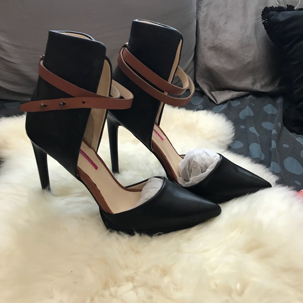 NWT vegan leather wrap around sexy heels
